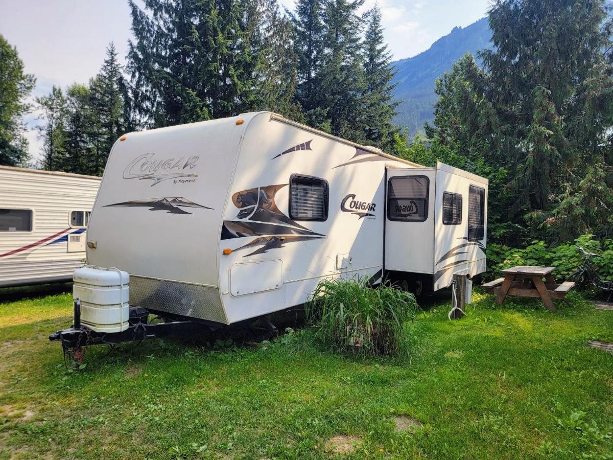 Noah'S Ark Campground Revelstoke Eksteriør bilde